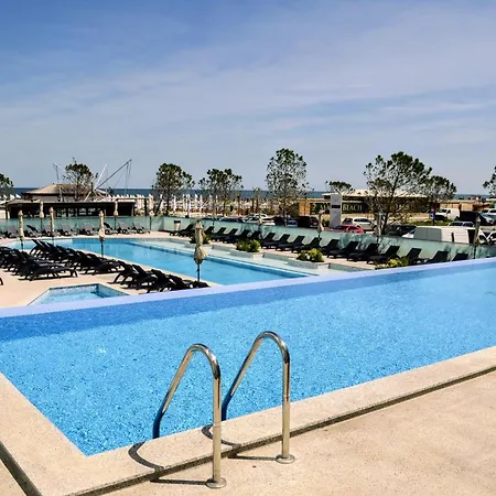 Tropicana - Infinity Pool & Lägenhet