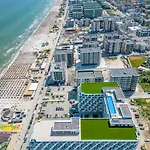 Northbay In Infinity Pool &