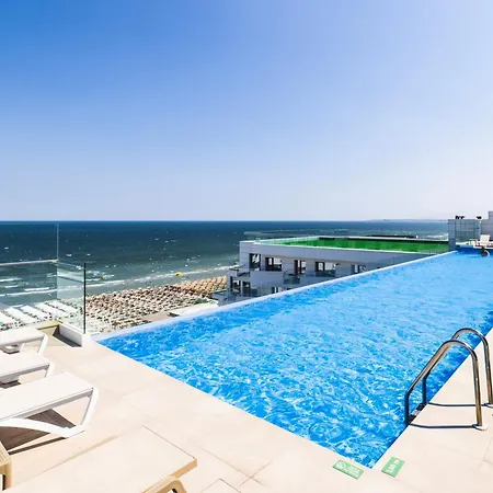 Northbay In Infinity Pool & Apartmán